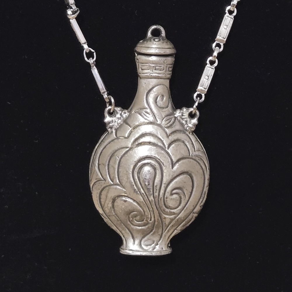 Estate Vtg Sign  GOLDETTE Large Pewter Dragon Faux Perfume Bottle Chain Necklace - Picture 5 of 11